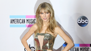 Swift responds to swastika fan photo